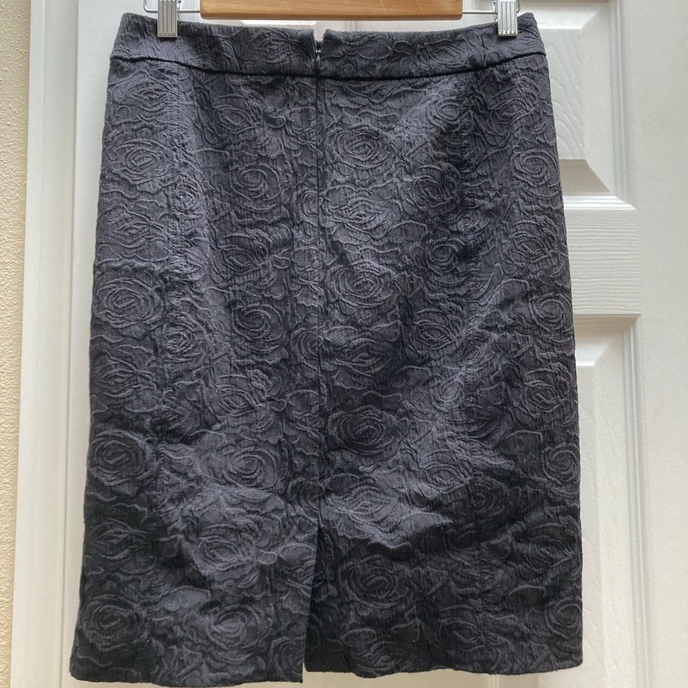 Vanessa Virginia Anthropologie black rose brocade pencil skirt size 4